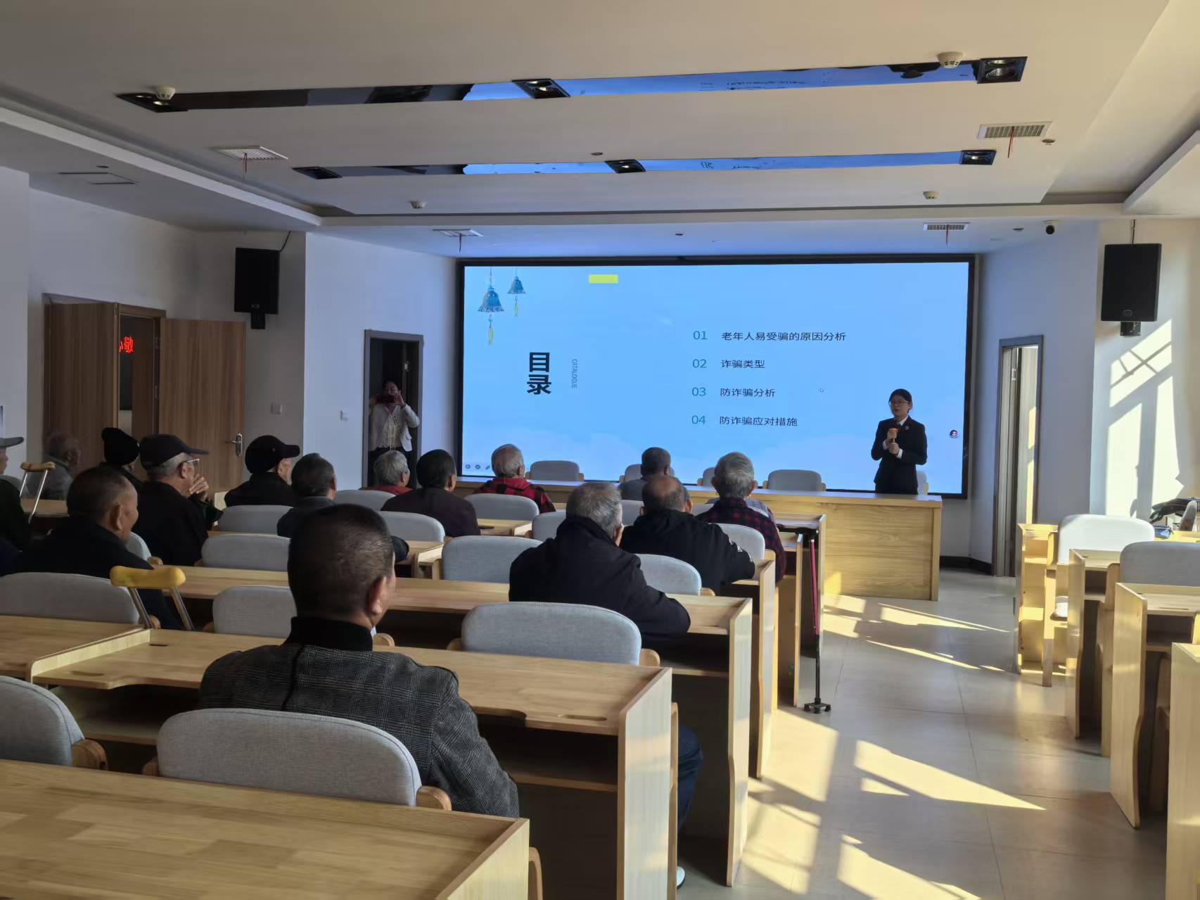 �཭��죺���Ļ����� ��թ��Ϧ��